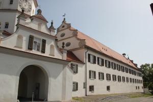 Barocke-Gebäude-des-Klosters-Bad-Schussenried