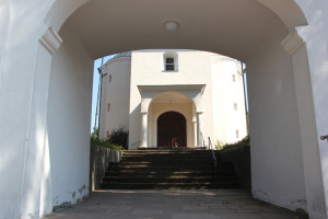 Torbogen Bergatreuter Kirche