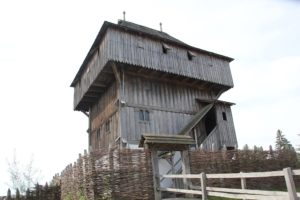 Holzturm Bachritterburg Kanzach